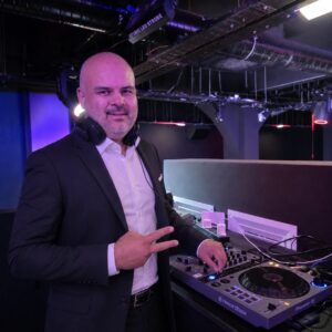 Dance Entertaining Events ( Dj Savvas Schizas)